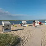 Gollwitzer Park Strandburg * Insel Poel